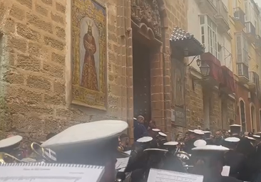 Vídeo: La banda de cornetas y tambores, al encuentro de su Cristo interpretando la marcha Penas de San Lorenzo