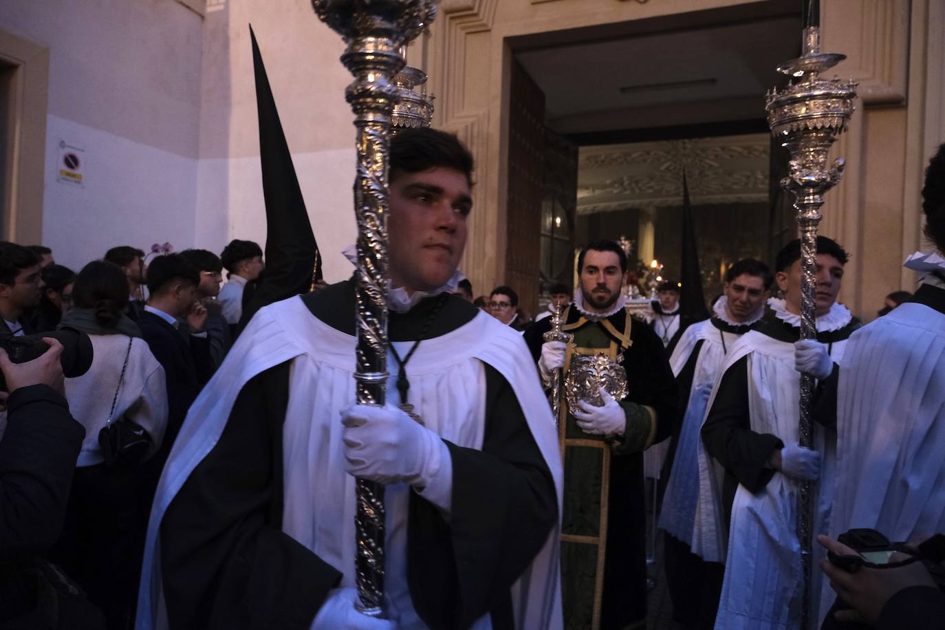 Fotos: Vera-Cruz en el Lunes Santo de la Semana Santa de Cádiz 2024