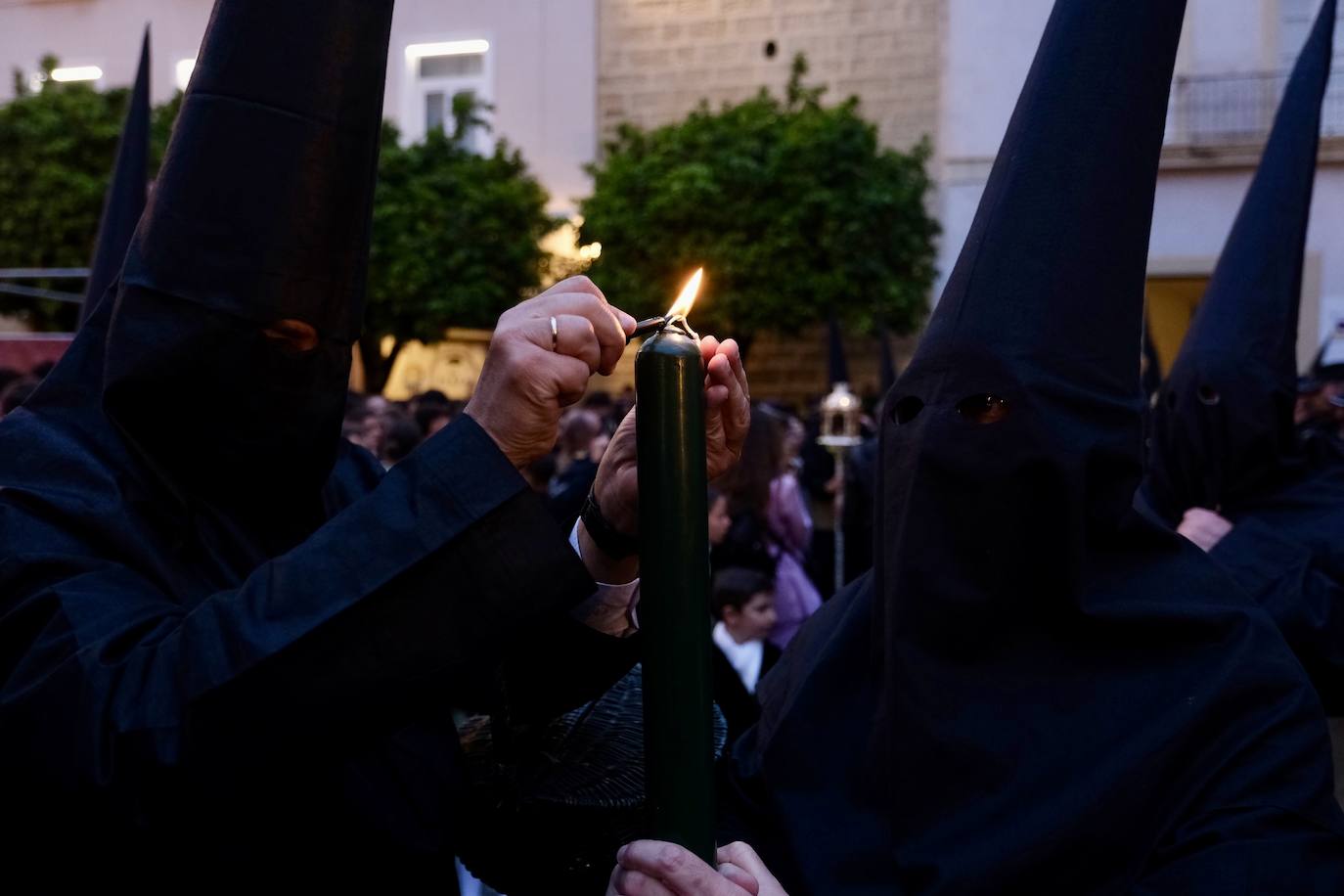 Fotos: Vera-Cruz en el Lunes Santo de la Semana Santa de Cádiz 2024