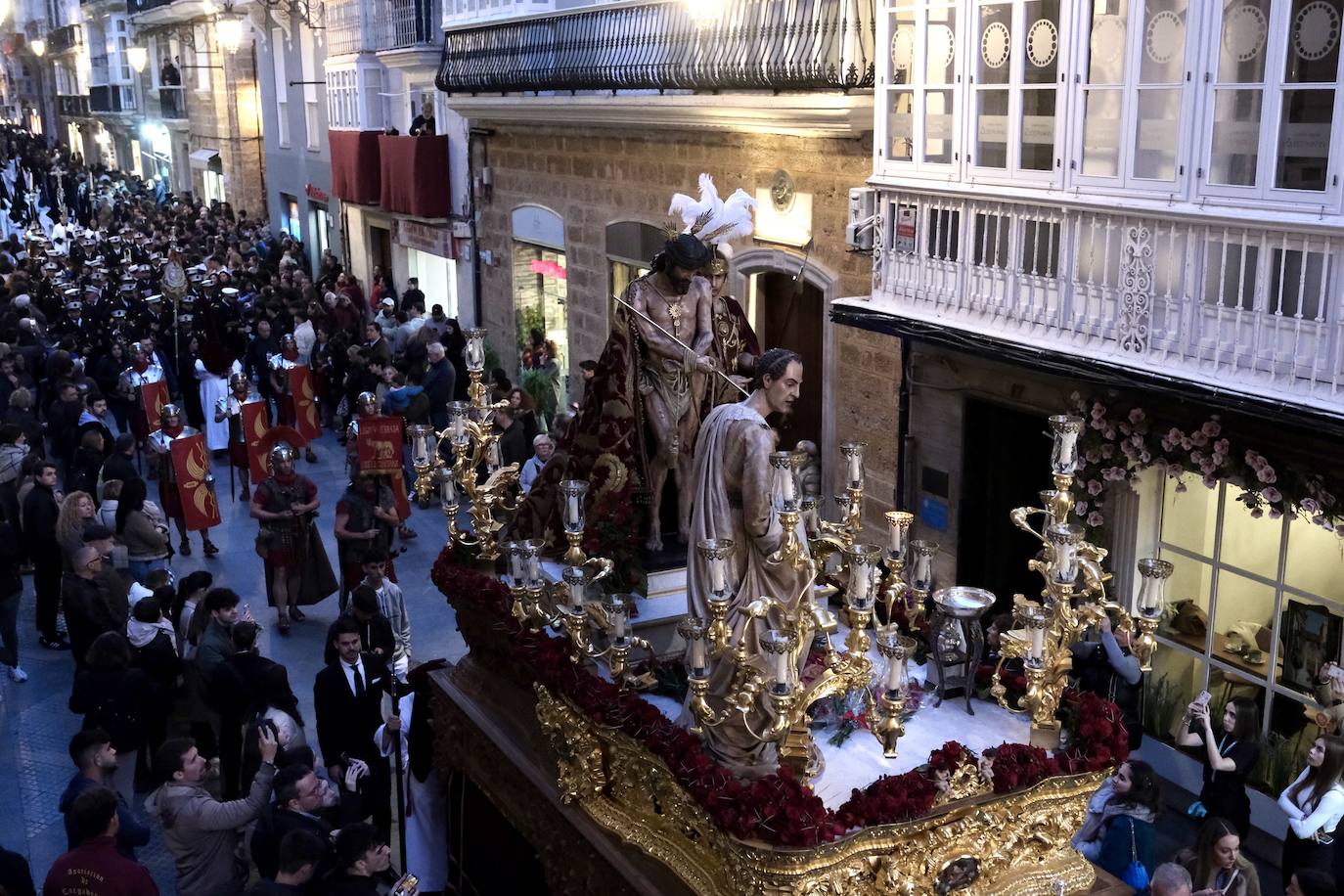 Fotos: Ecce-Homo en el Martes Santo de la Semana Santa de Cádiz