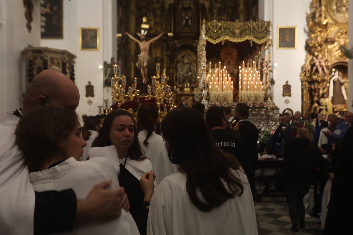 Fotos: Viernes Santo pasado por agua en Cádiz