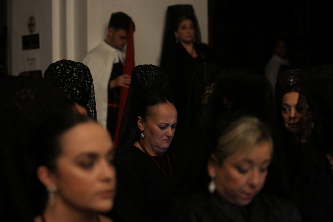 Fotos: Viernes Santo pasado por agua en Cádiz