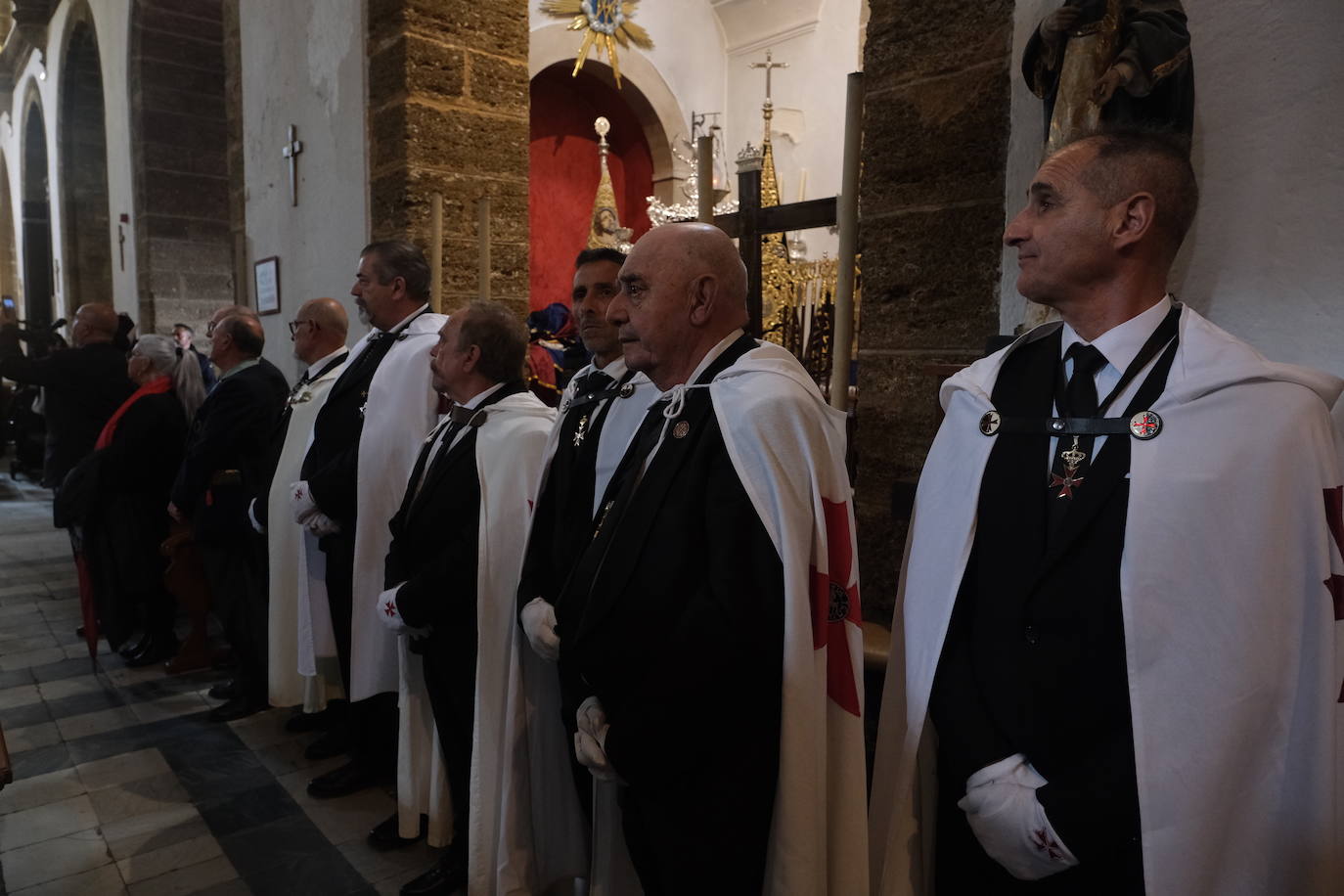 Fotos: Santo Entierro este Sábado Santo en la Semana Santa de Cádiz 2024