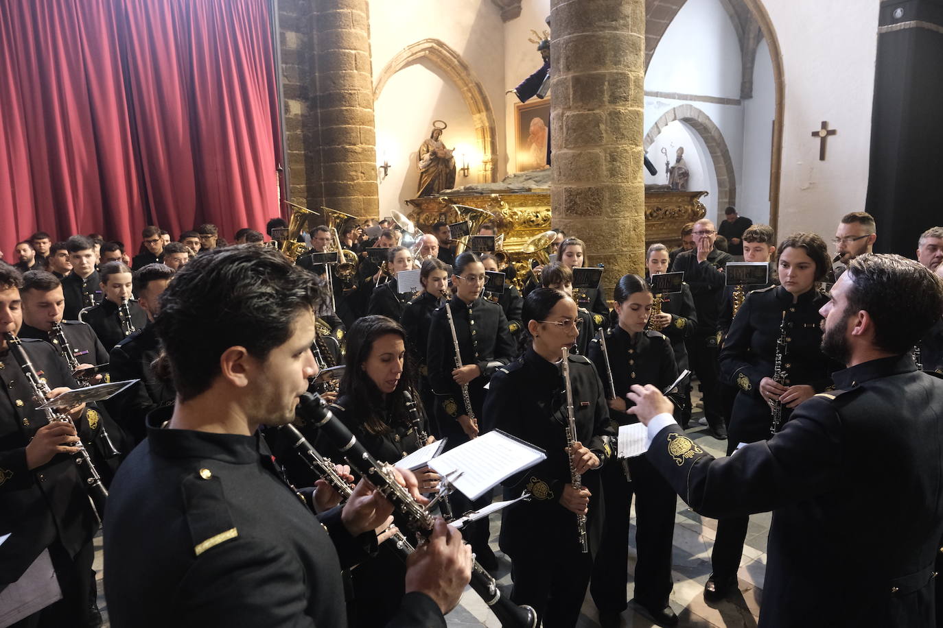 Fotos: Santo Entierro este Sábado Santo en la Semana Santa de Cádiz 2024