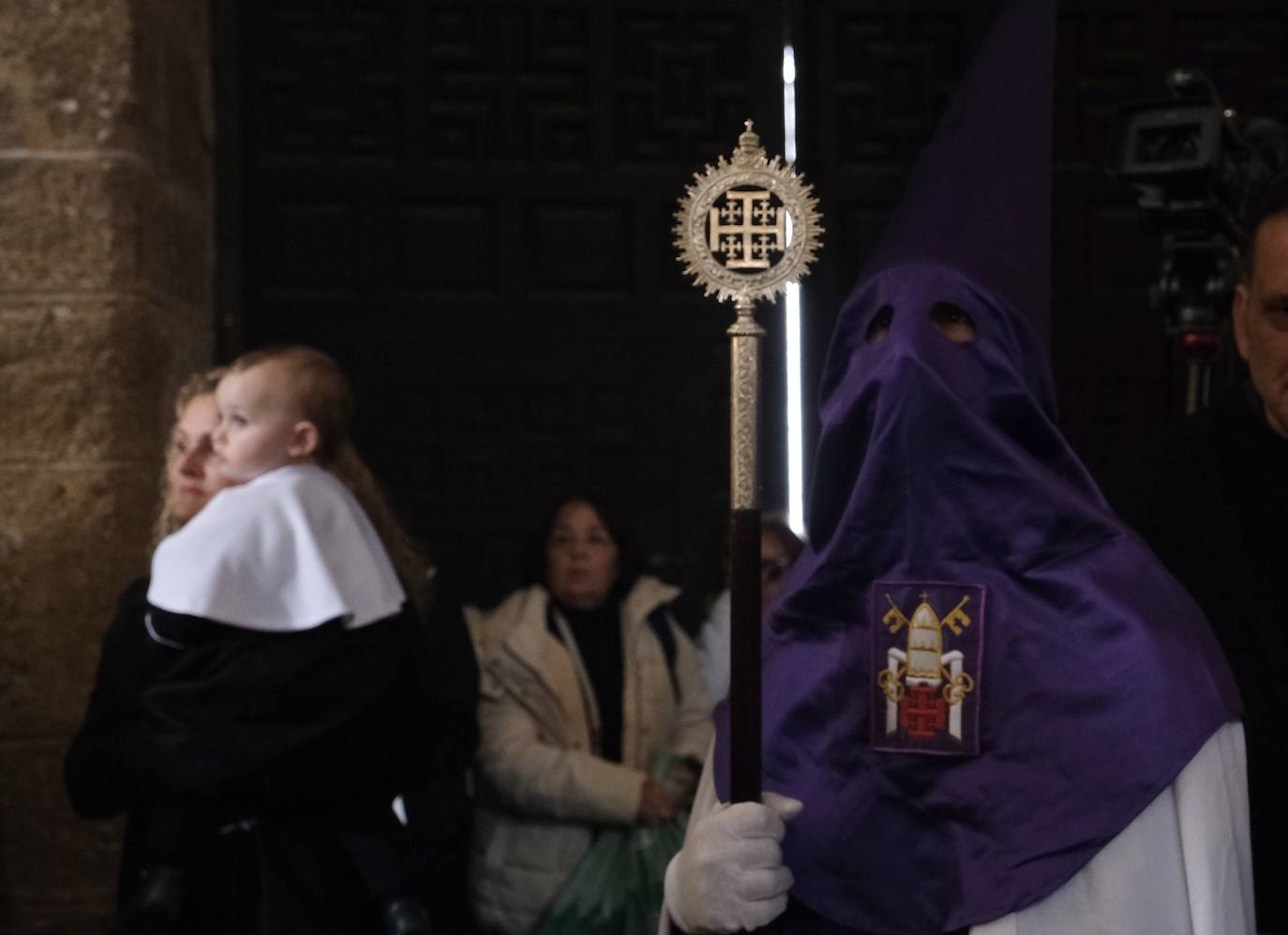 Fotos: Santo Entierro este Sábado Santo en la Semana Santa de Cádiz 2024