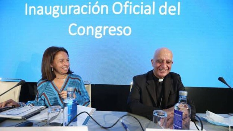 Conferencia en Cádiz de Paloma Saborido, la cofrade que ha hecho posible que el Cachorro y la Esperanza procesionen en Roma