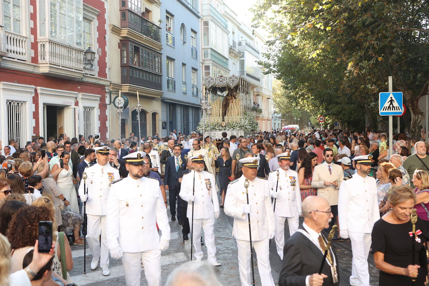 Fotos: La Virgen del Carmen procesiona por las calles de Cádiz