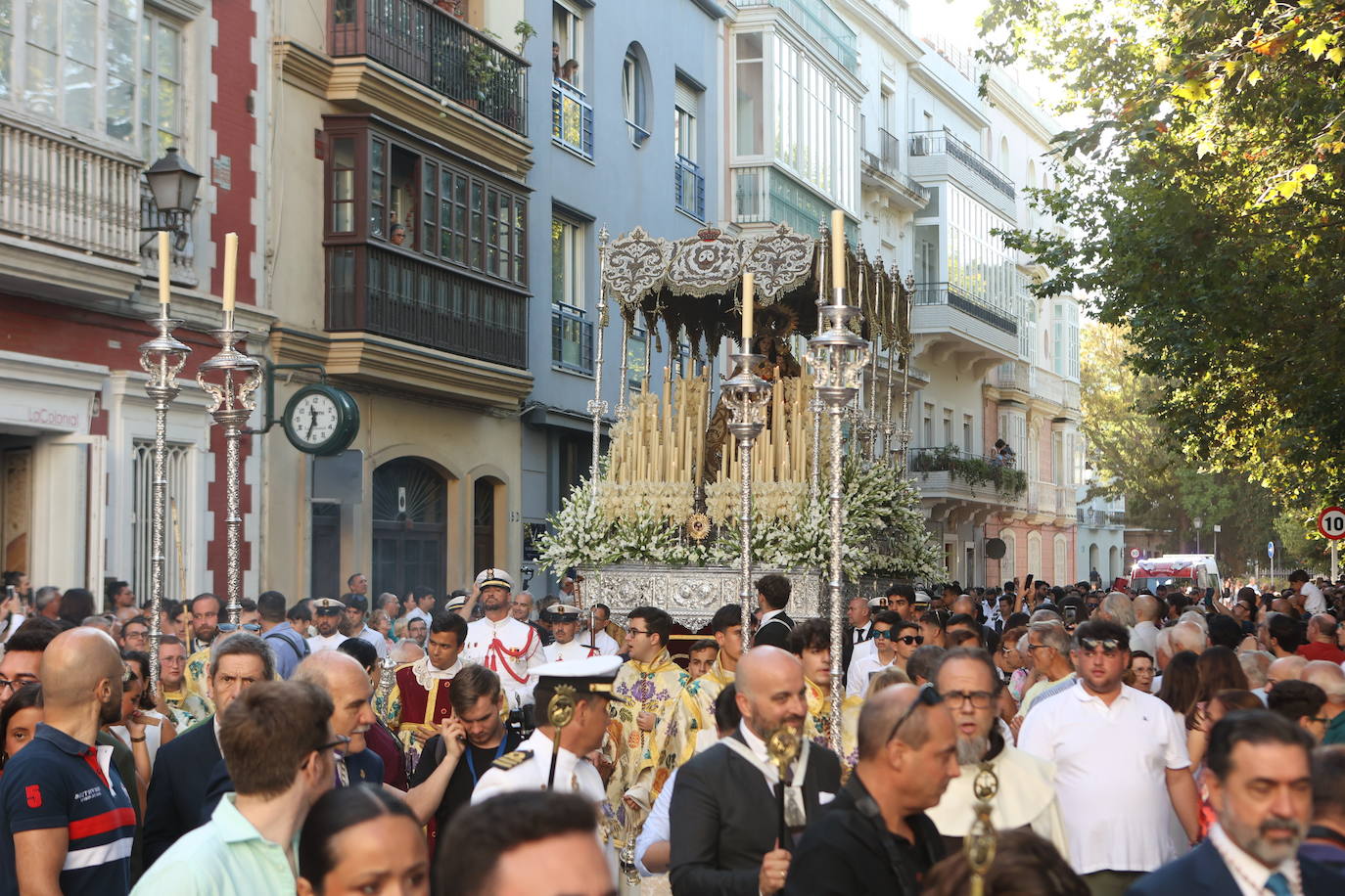 Fotos: La Virgen del Carmen procesiona por las calles de Cádiz