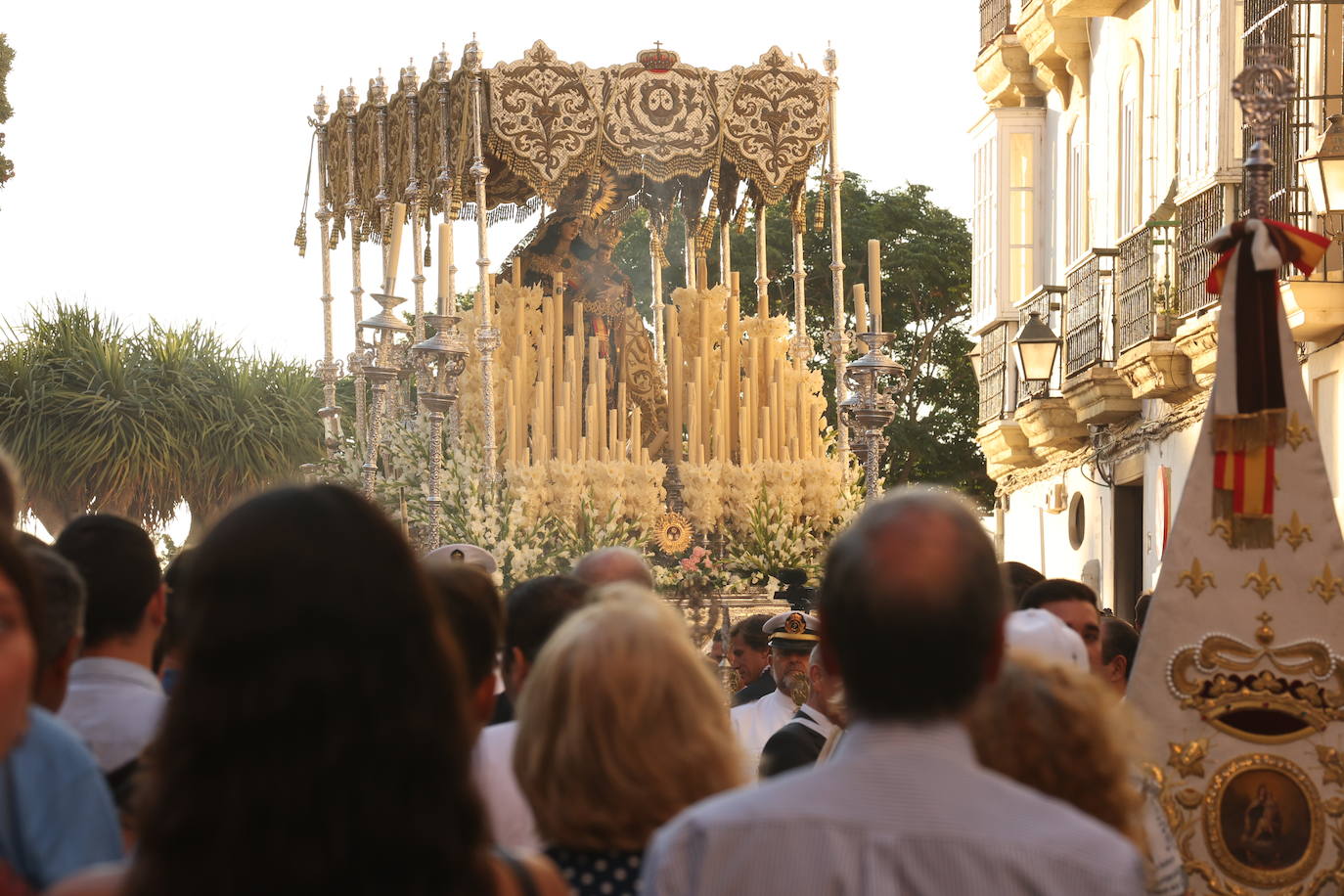 Fotos: La Virgen del Carmen procesiona por las calles de Cádiz