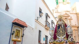 Cita cofrade en Cádiz este viernes: La Virgen de los Dolores recorrerá el barrio de Santa María en un Rosario Vespertino