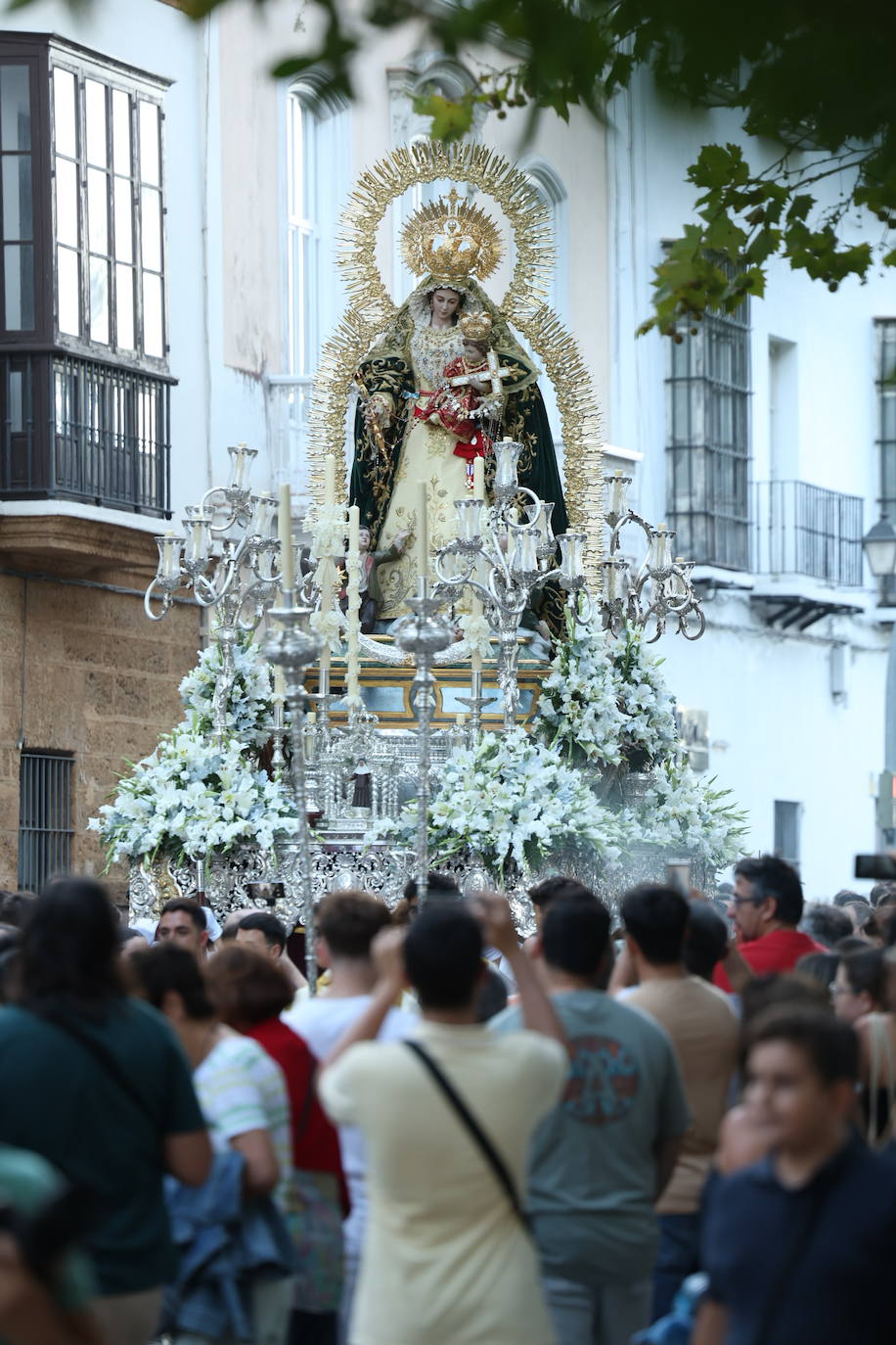 Fotos: Procesión de la Virgen de los Desamparados en Cádiz