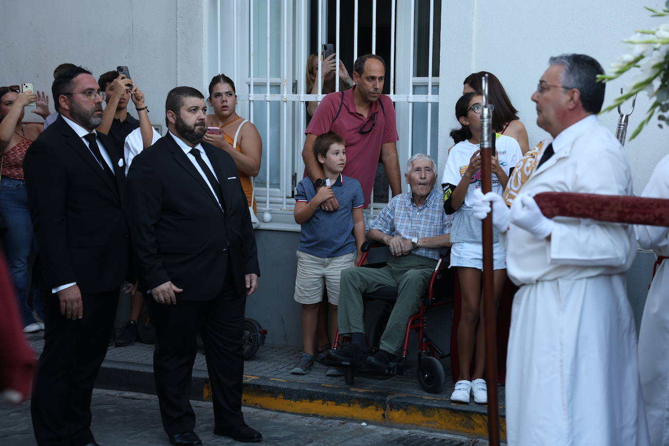 Fotos: Procesión de la Virgen de los Desamparados en Cádiz