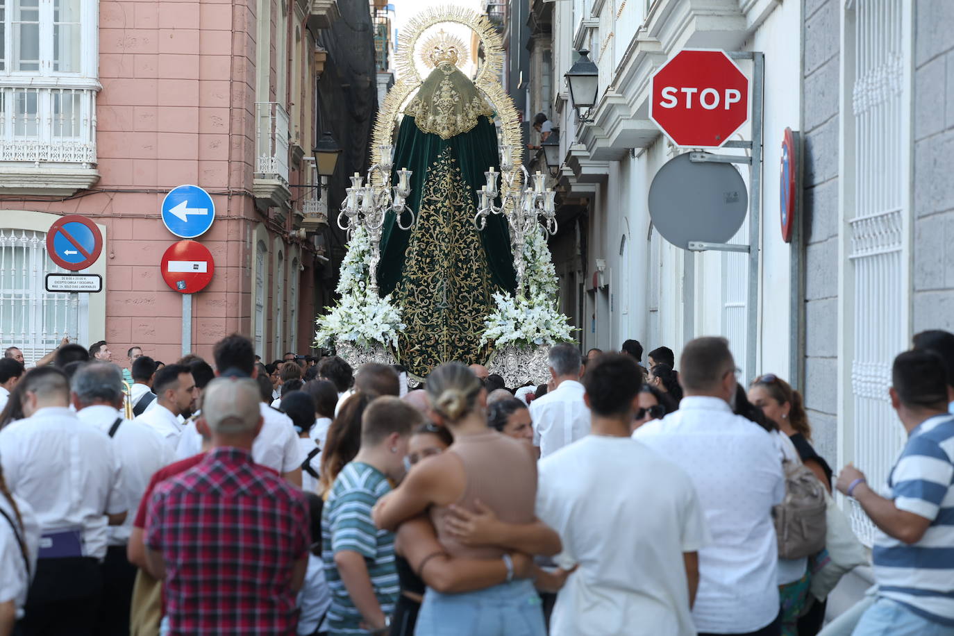 Fotos: Procesión de la Virgen de los Desamparados en Cádiz