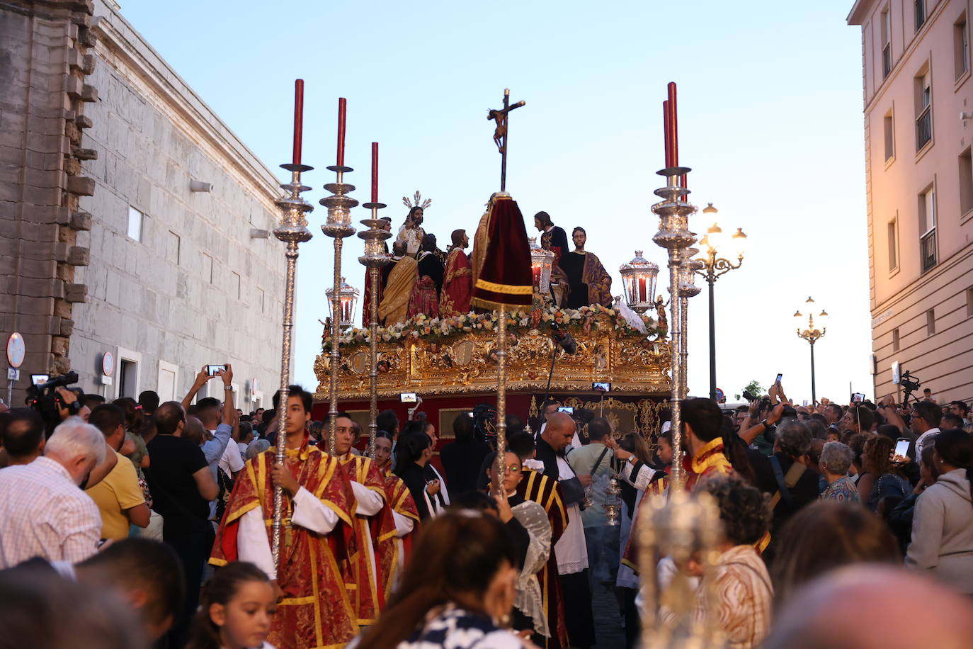 Fotos: Procesión extraordinaria de la Sagrada Cena en Cádiz