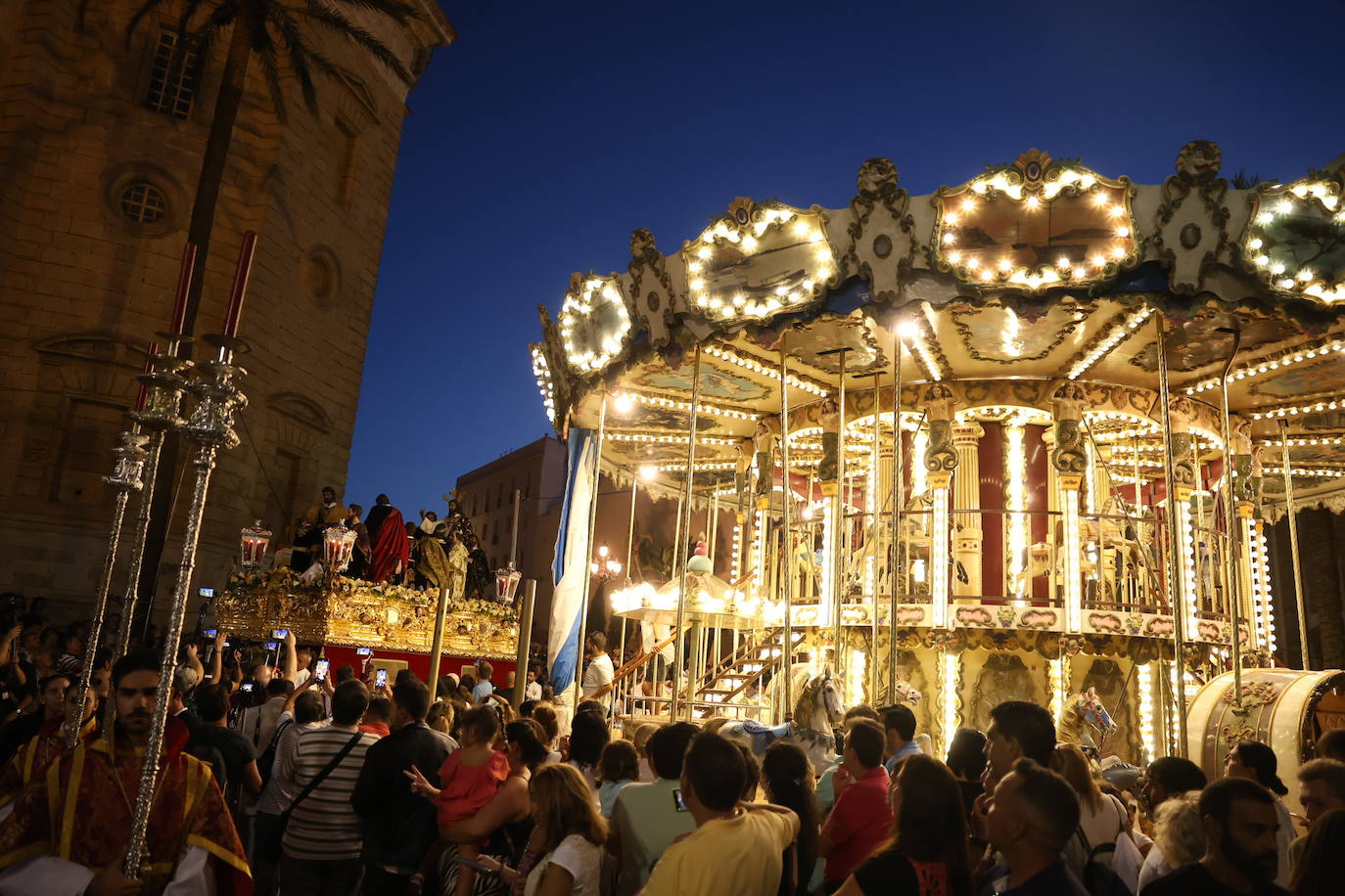 Fotos: Procesión extraordinaria de la Sagrada Cena en Cádiz