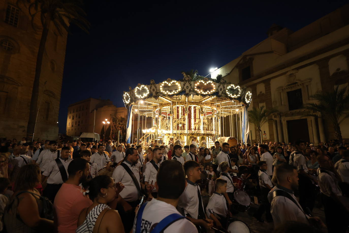 Fotos: Procesión extraordinaria de la Sagrada Cena en Cádiz