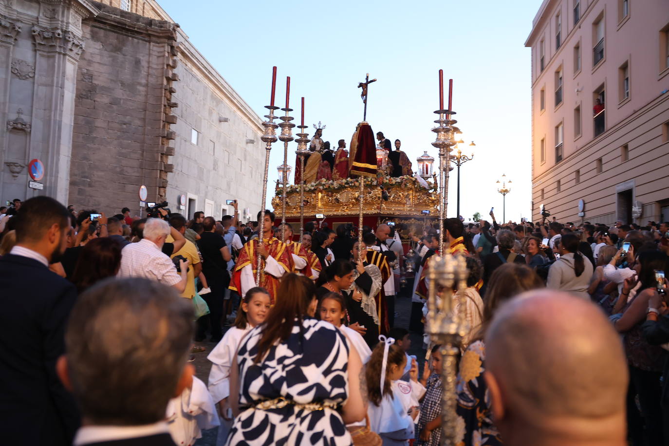 Fotos: Procesión extraordinaria de la Sagrada Cena en Cádiz