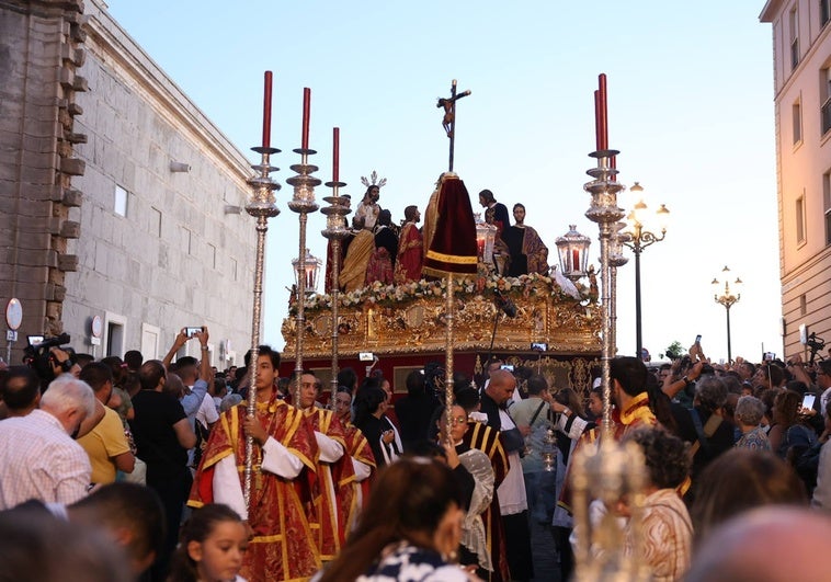 Fotos: Procesión extraordinaria de la Sagrada Cena en Cádiz