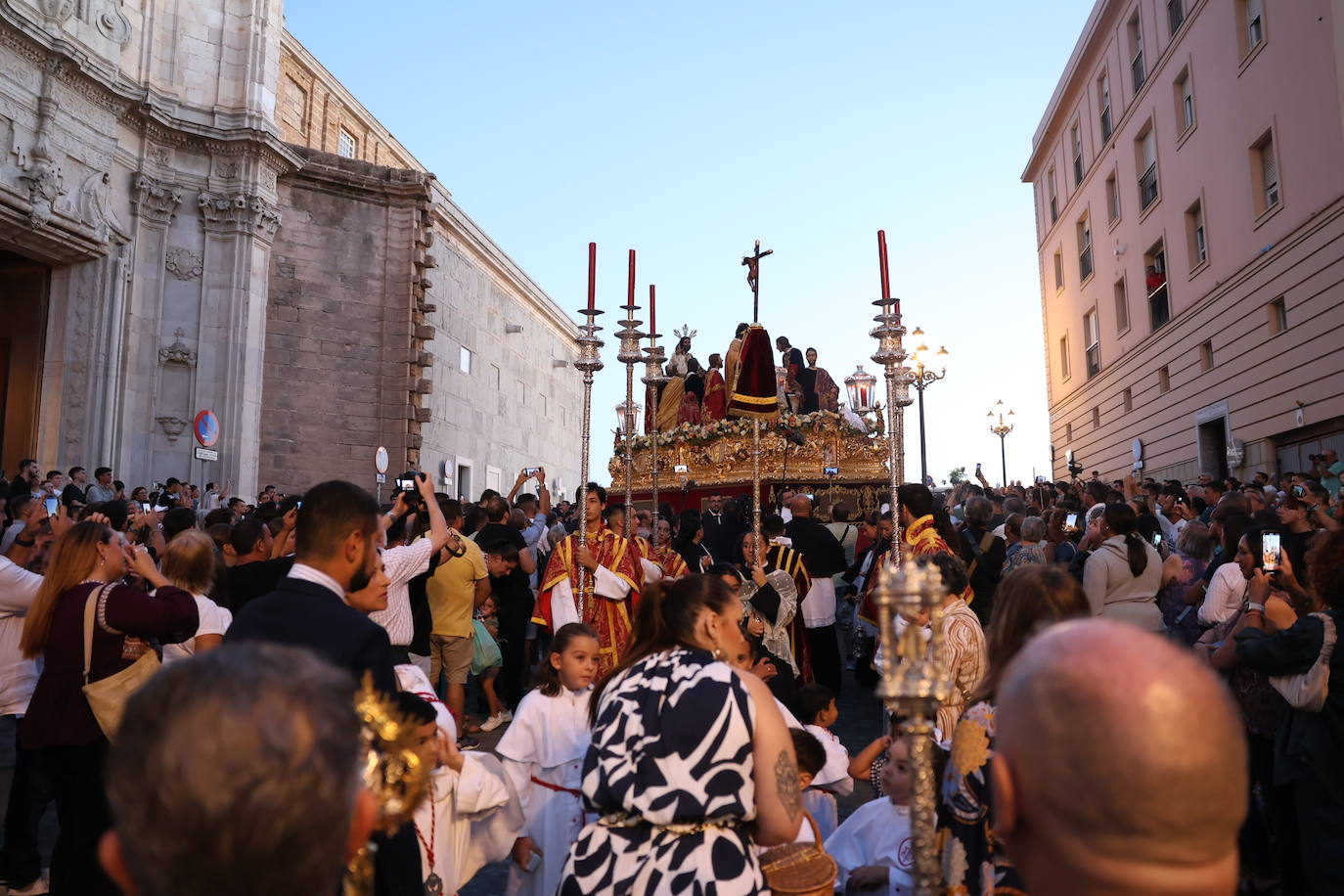 Fotos: Procesión extraordinaria de la Sagrada Cena en Cádiz