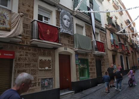 Imagen secundaria 1 - Cádiz aguarda una vez más a su Alcaldesa Perpetua