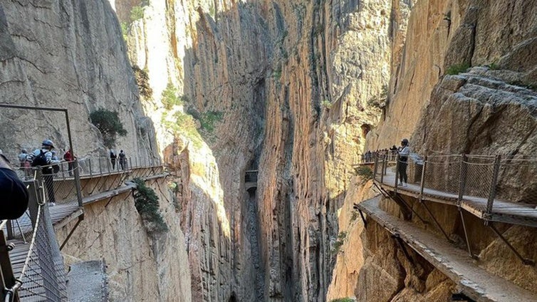 Una mujer muere tras una caída en el paraje natural de El Chorro, cerca del Caminito del Rey