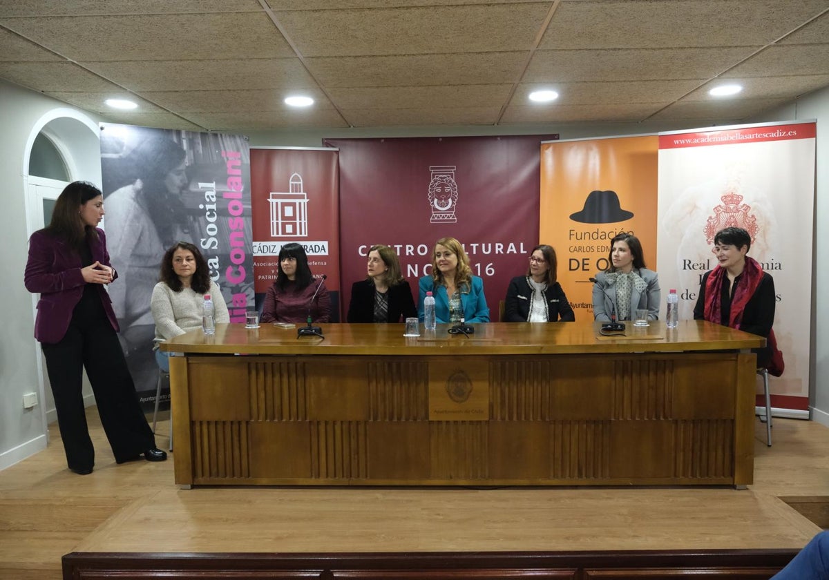 Celebrada la Mesa Redonda &#039;Mujeres y Semana Santa&#039;