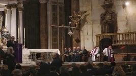 Cádiz reza por la Esperanza en su Vía Crucis