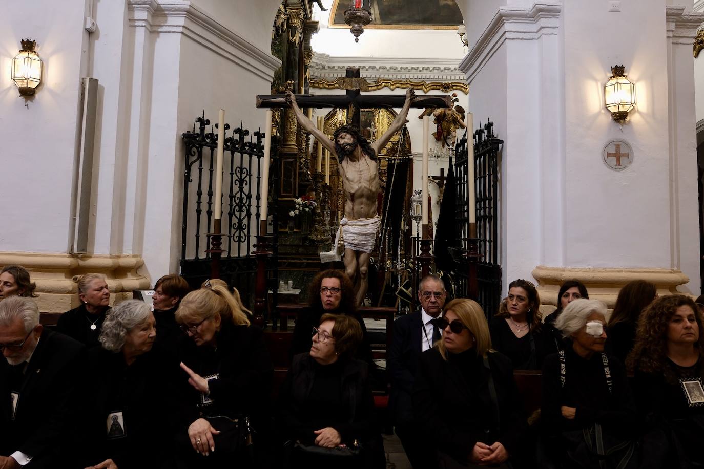 Servitas en el Viernes de Dolores de la Semana Santa de Cádiz 2025