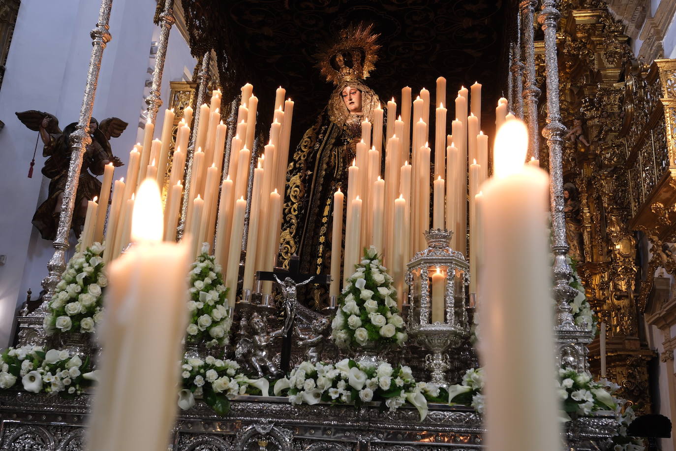 Servitas en el Viernes de Dolores de la Semana Santa de Cádiz 2025