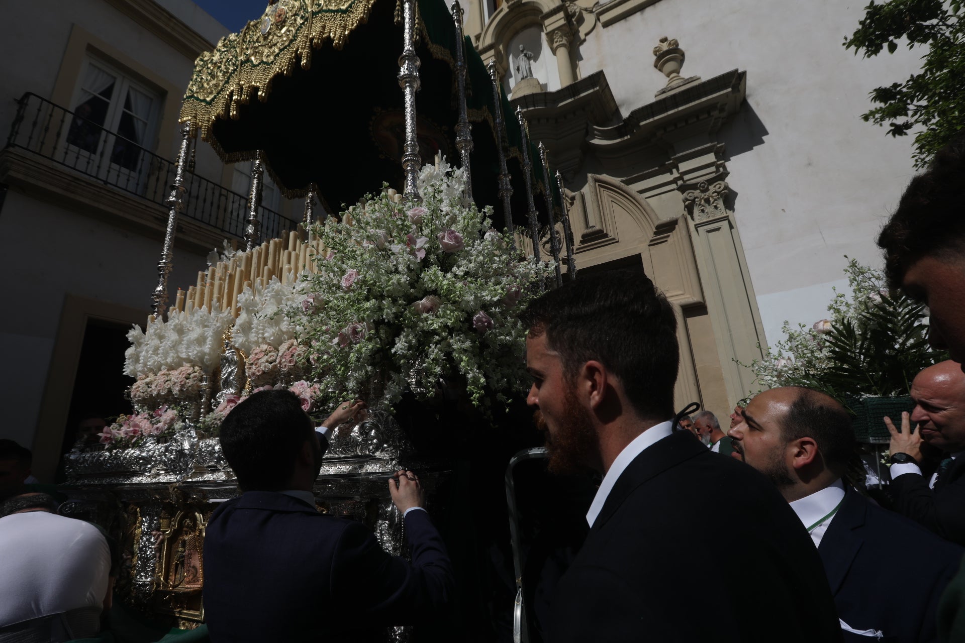 Las imágenes de Nazareno del Amor en la Semana Santa de Cádiz 2025