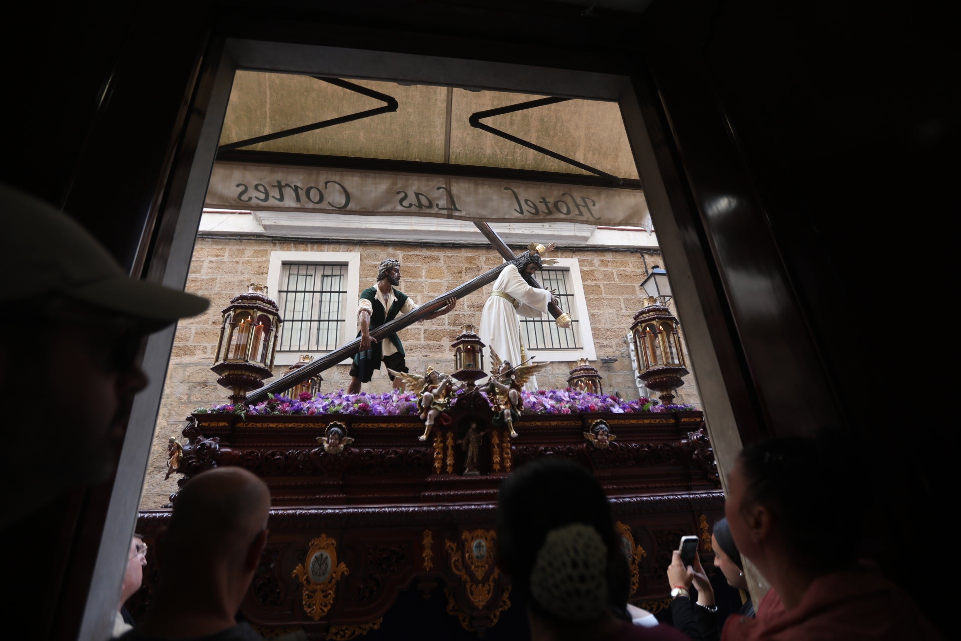Las imágenes de Nazareno del Amor en la Semana Santa de Cádiz 2025