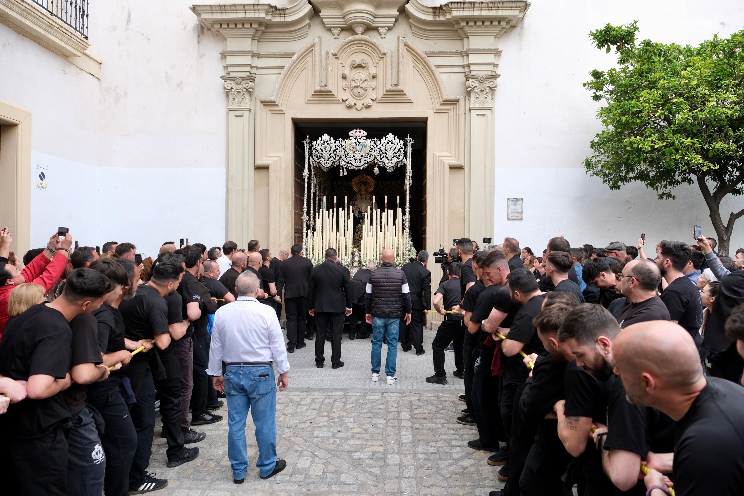 Las imágenes de Vera-Cruz en la Semana Santa de Cádiz 2025