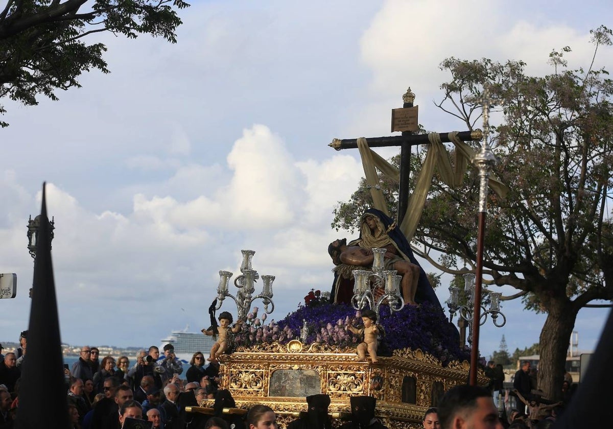 Las imágenes del Caminito en la Semana Santa de Cádiz 2025