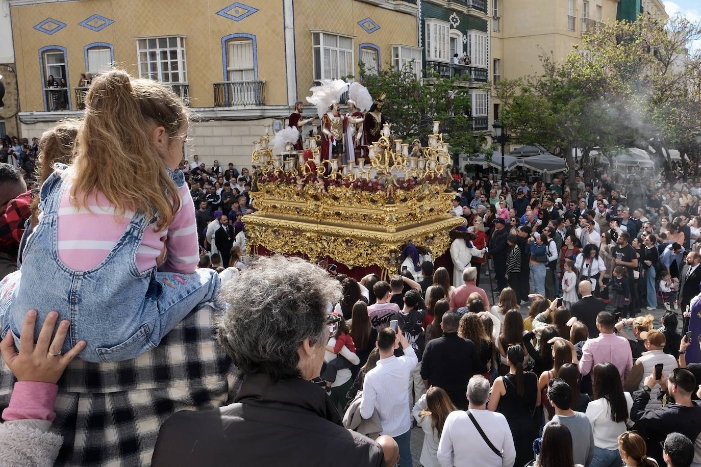 Las imágenes de Cigarreras en la Semana Santa de Cádiz 2025