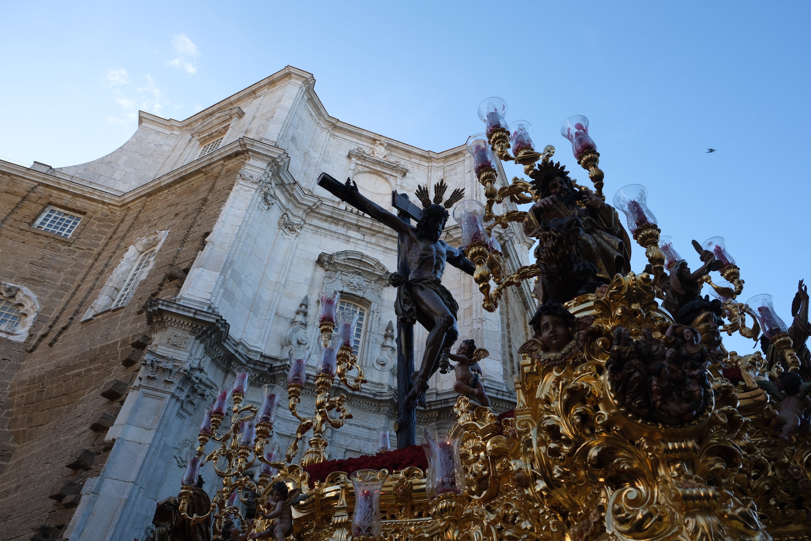 La archicofradía de La Palma regresa al barrio de la Viña