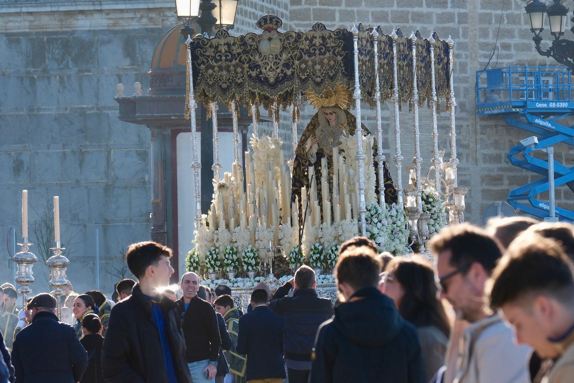 La archicofradía de La Palma regresa al barrio de la Viña
