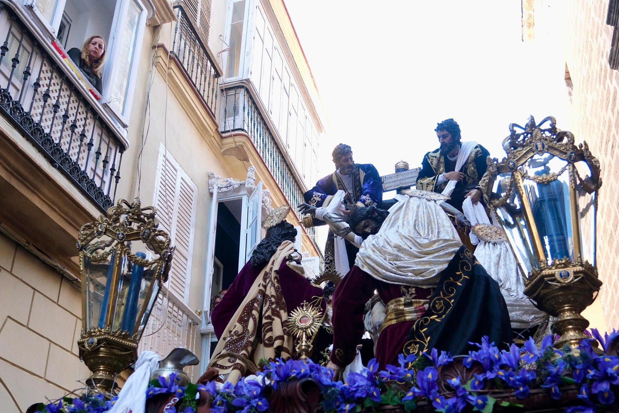 Fotos: Descendimiento el Viernes Santo en la Semana Santa de Cádiz 2025