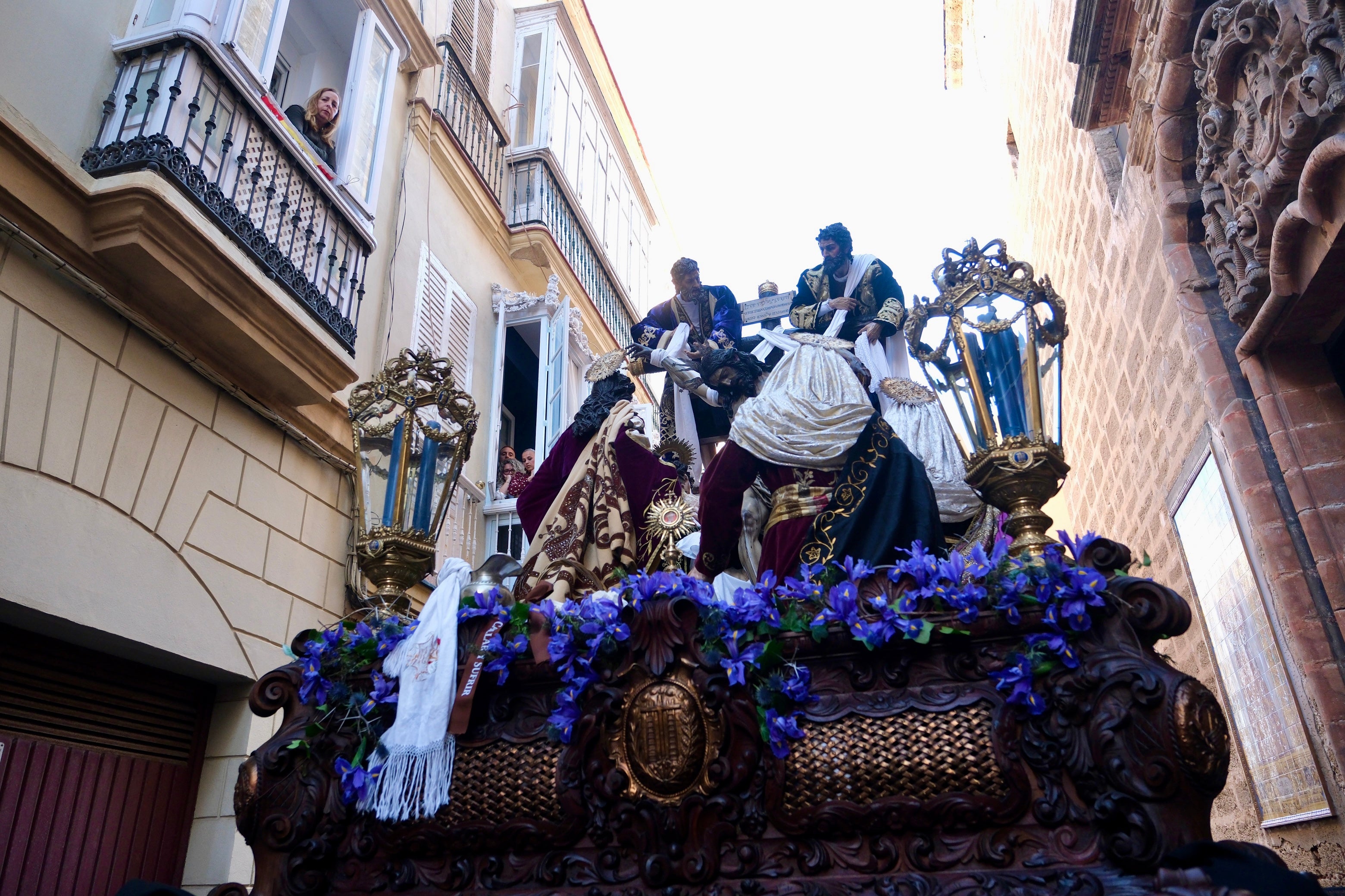Fotos: Descendimiento el Viernes Santo en la Semana Santa de Cádiz 2025