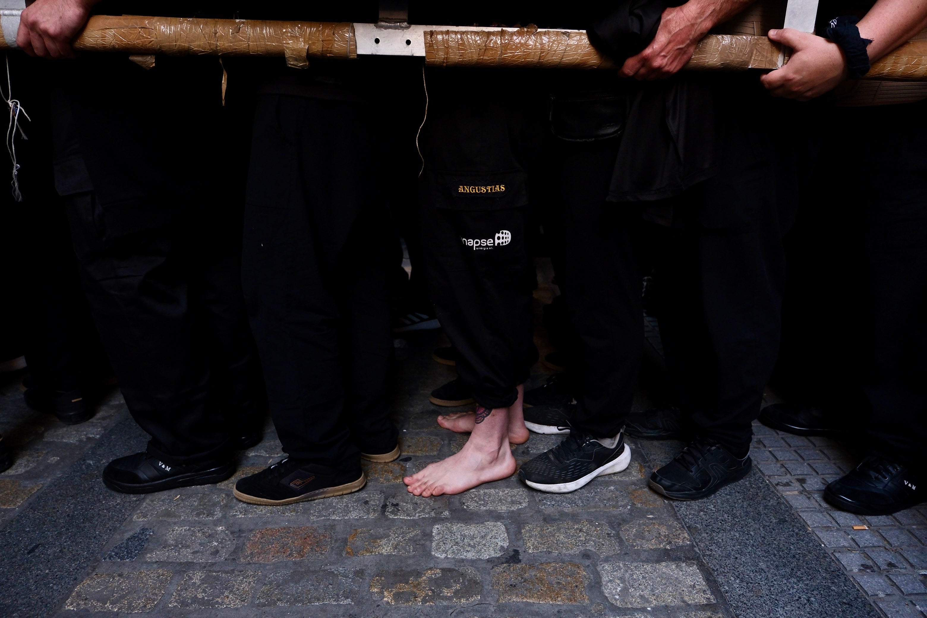 Fotos: Descendimiento el Viernes Santo en la Semana Santa de Cádiz 2025