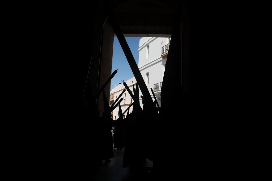Fotos: El Santo Entierro en el Sábado Santo de Cádiz 2025