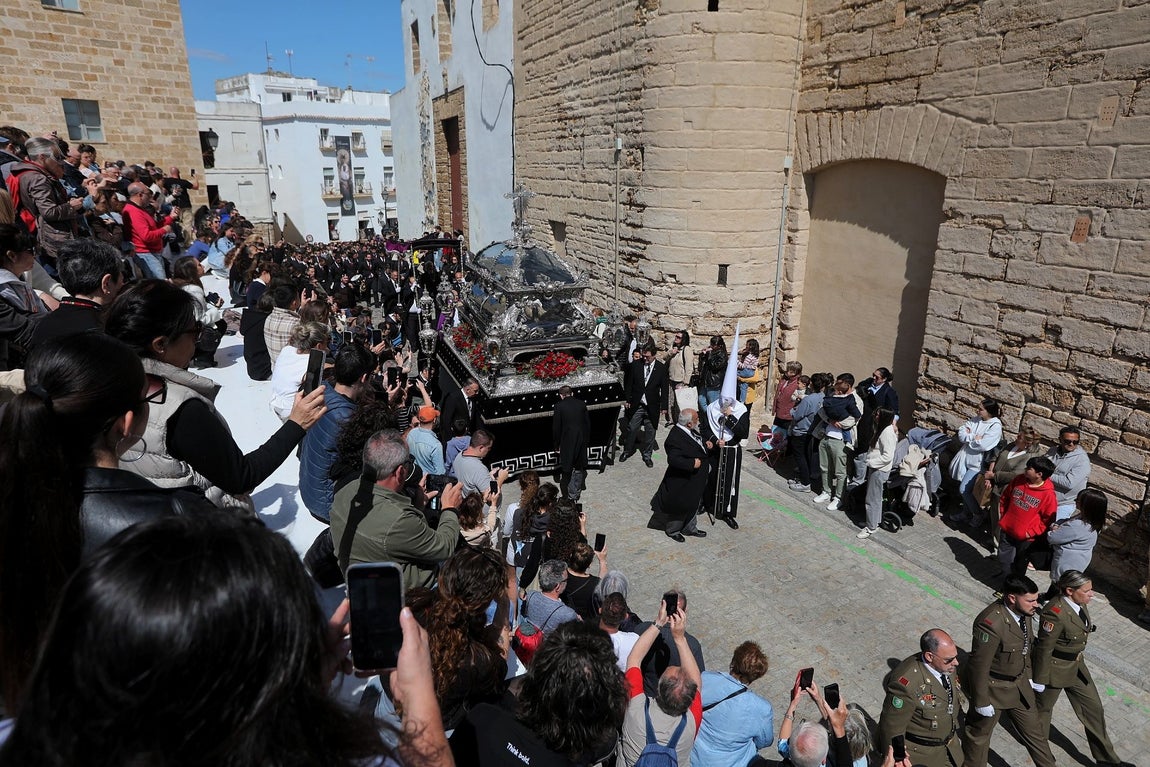 Fotos: El Santo Entierro en el Sábado Santo de Cádiz 2025