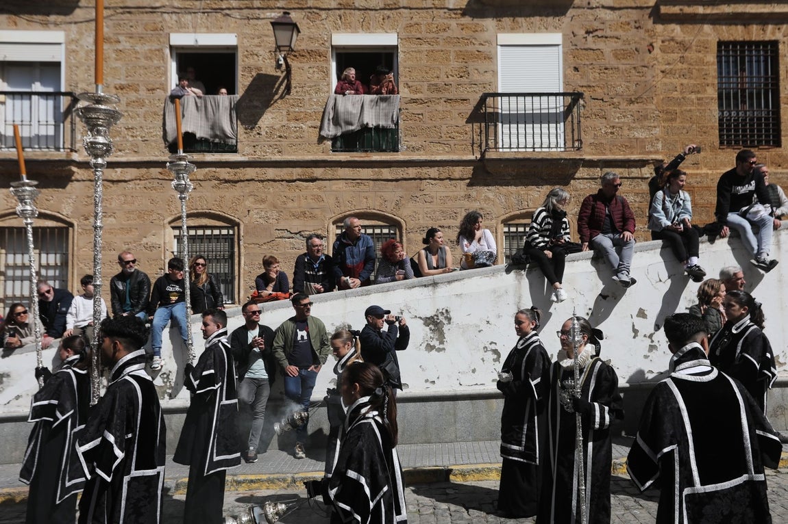 Fotos: El Santo Entierro en el Sábado Santo de Cádiz 2025