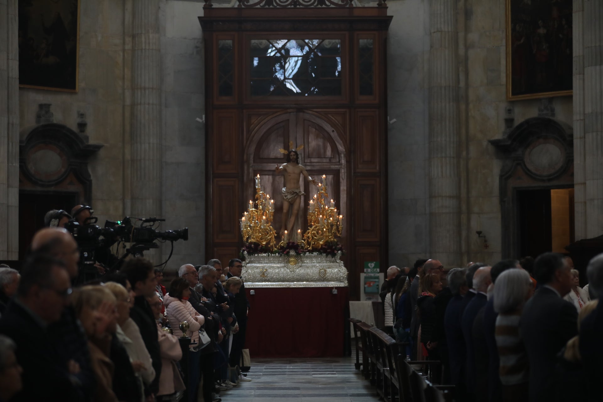 Fotos: El Resucitado procesiona por las calles de Cádiz