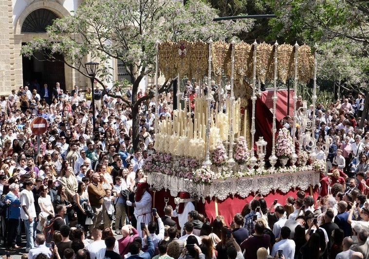 Virgen del Amparo a su salida de San José