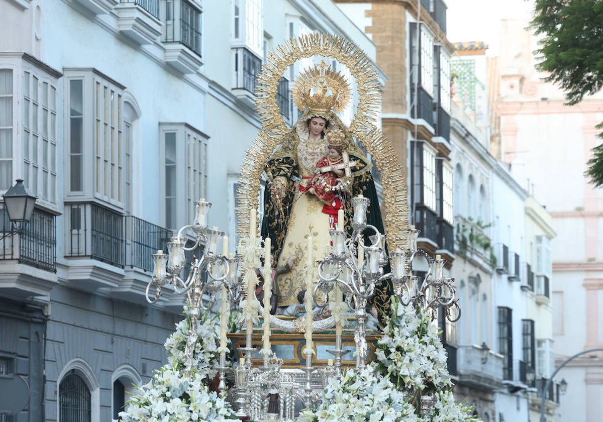 La hermandad de los Desamparados celebra sus cultos