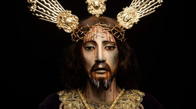 Imagen después - Señor de la Sentencia antes y después de ser restaurado