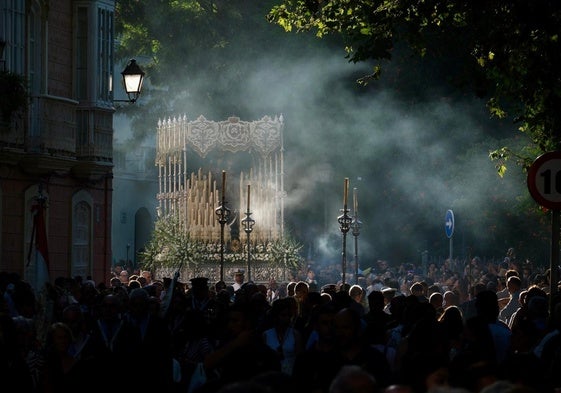 Cádiz se entrega a la Virgen del Carmen