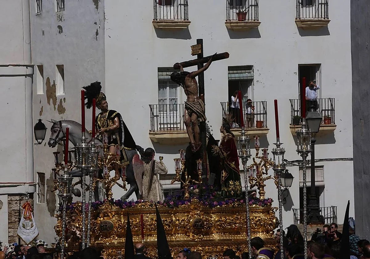 Paso de misterio de Las Aguas con San Juan Evangelista en 2018