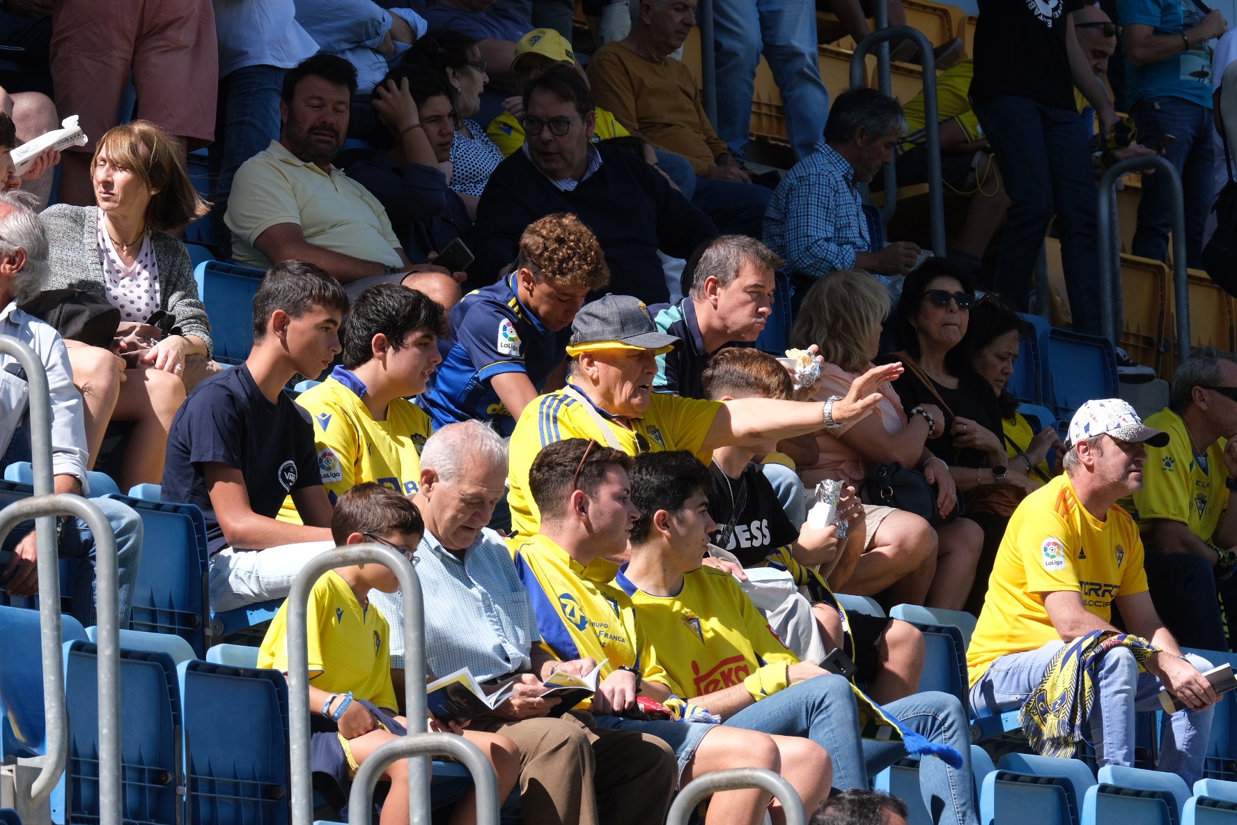 Fotos: Búscate en las imágenes del partido entre el Cádiz y el Villarreal