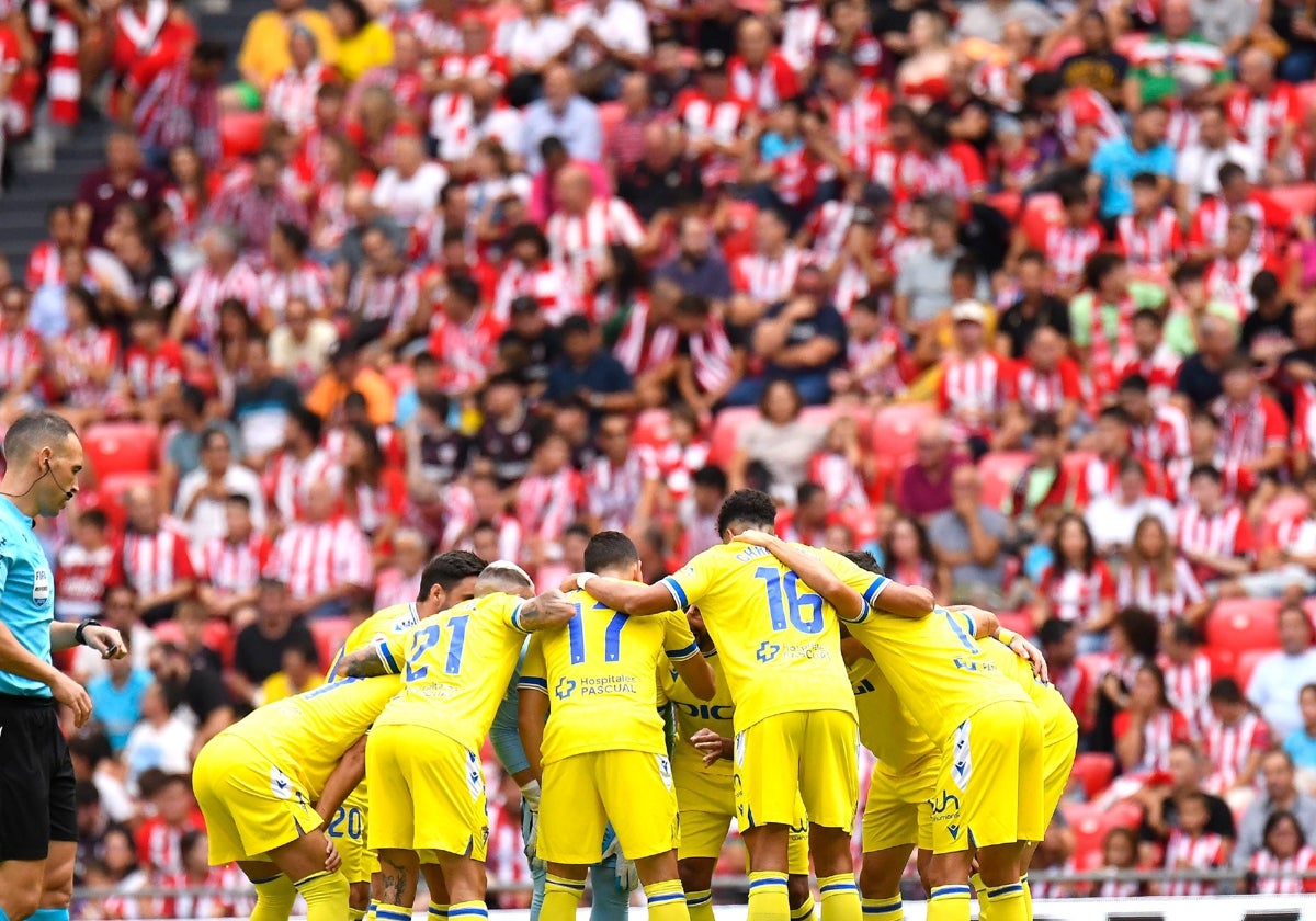 Los jugadores del Cádiz se conjuran en Bilbao